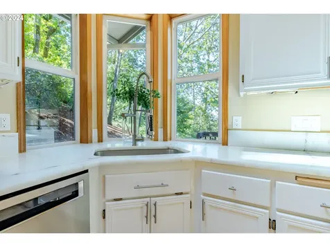 749 Woodcrest Drive Springfield OR 97477