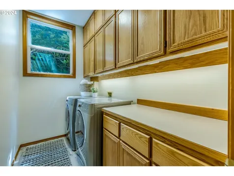 749 Woodcrest Drive Springfield OR 97477