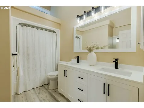 749 Woodcrest Drive Springfield OR 97477