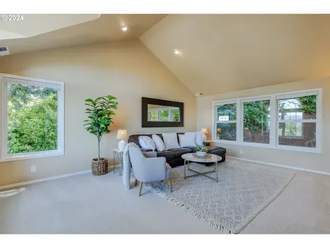 749 Woodcrest Drive Springfield OR 97477