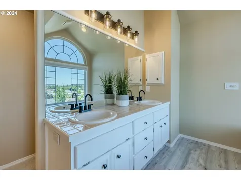 749 Woodcrest Drive Springfield OR 97477