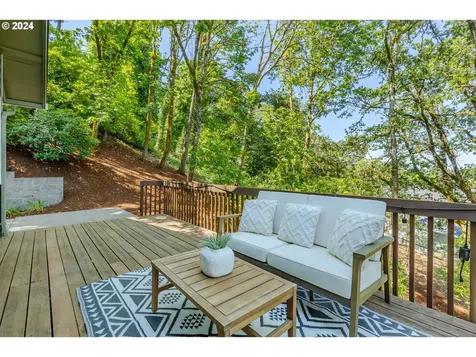 749 Woodcrest Drive Springfield OR 97477