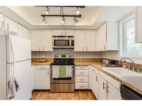 12016 Sw Camden Lane Beaverton OR 97008