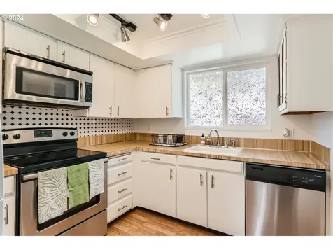 12016 Sw Camden Lane Beaverton OR 97008
