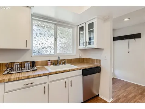 12016 Sw Camden Lane Beaverton OR 97008