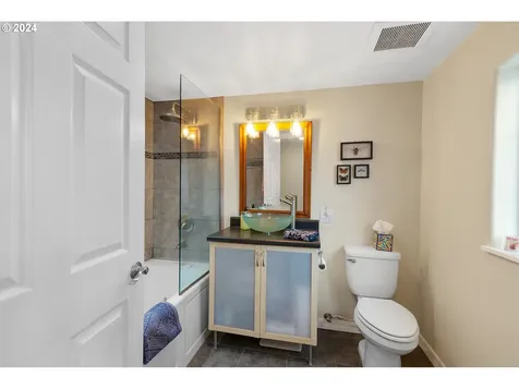 2800 Ne Lockwood Creek Road La Center WA 98629