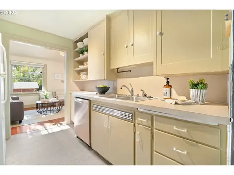 7224 SW 33rd Avenue Portland OR 97219
