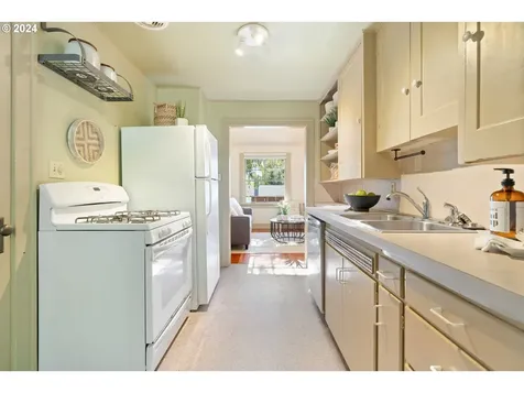 7224 SW 33rd Avenue Portland OR 97219