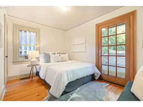 7224 SW 33rd Avenue Portland OR 97219