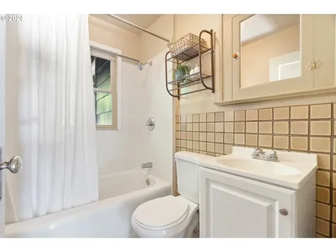 7224 SW 33rd Avenue Portland OR 97219