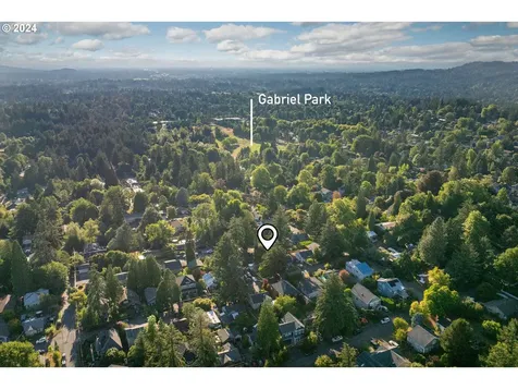 7224 SW 33rd Avenue Portland OR 97219