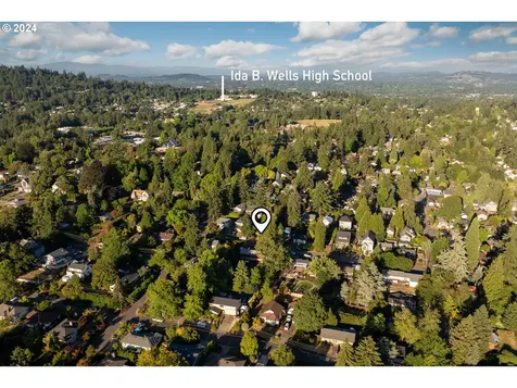 7224 SW 33rd Avenue Portland OR 97219