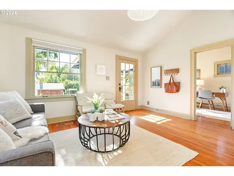 7224 SW 33rd Avenue Portland OR 97219