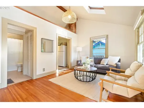 7224 SW 33rd Avenue Portland OR 97219