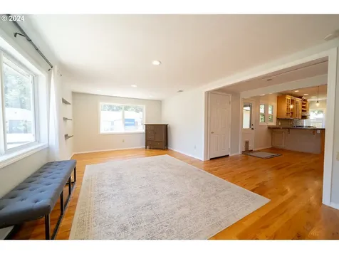 630 SW Parkside Drive Mill City OR 97360