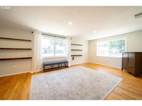 630 SW Parkside Drive Mill City OR 97360
