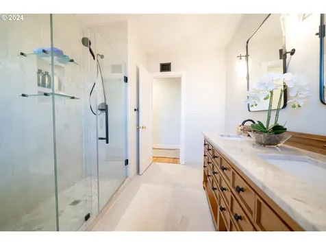 630 SW Parkside Drive Mill City OR 97360