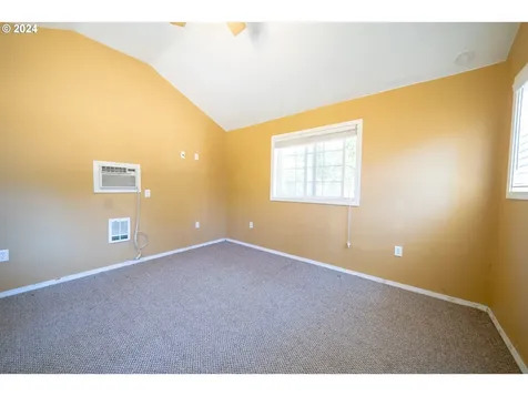 630 SW Parkside Drive Mill City OR 97360