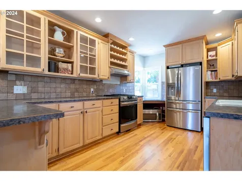 630 SW Parkside Drive Mill City OR 97360