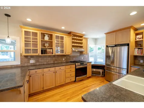 630 SW Parkside Drive Mill City OR 97360