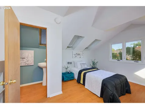1732 Se 55th Avenue Portland OR 97215