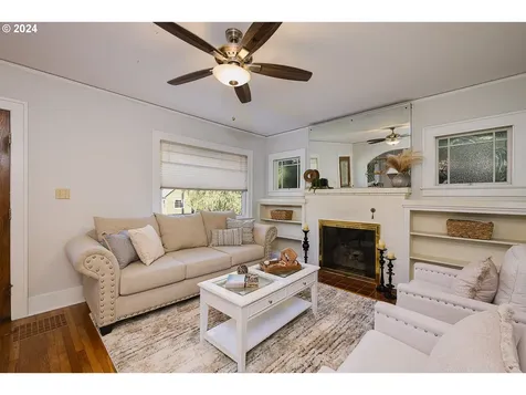 1732 Se 55th Avenue Portland OR 97215