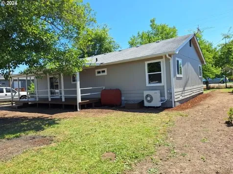 2018 Austin Road Roseburg OR 97471