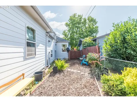 2405 Maple Street Longview WA 98632