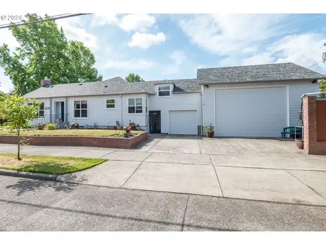 2405 Maple Street Longview WA 98632