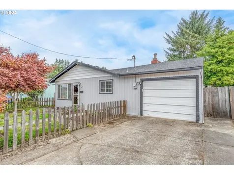 1208 S 8th Avenue Kelso WA 98626