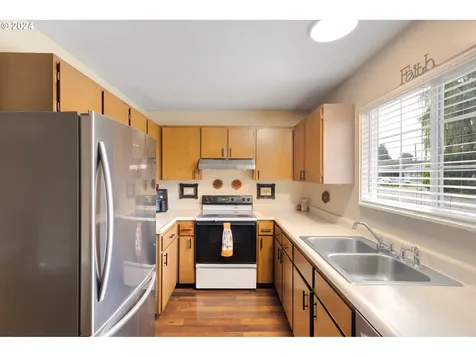 1208 S 8th Avenue Kelso WA 98626