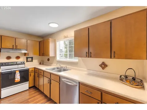 1208 S 8th Avenue Kelso WA 98626
