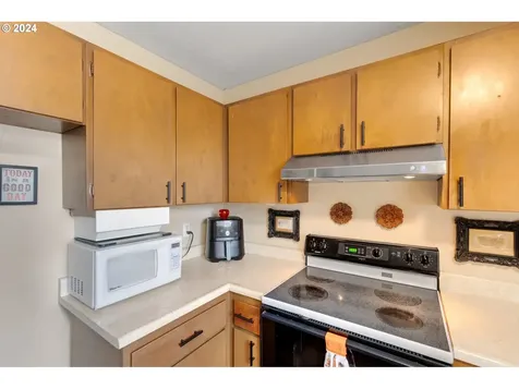 1208 S 8th Avenue Kelso WA 98626