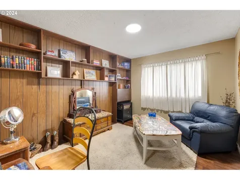 1208 S 8th Avenue Kelso WA 98626