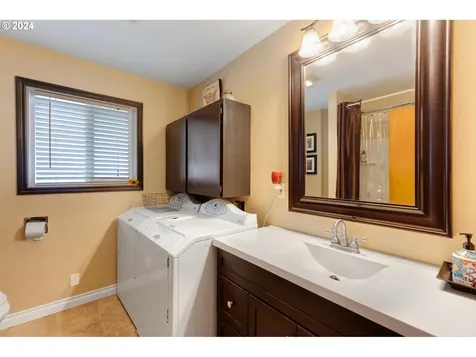 1208 S 8th Avenue Kelso WA 98626