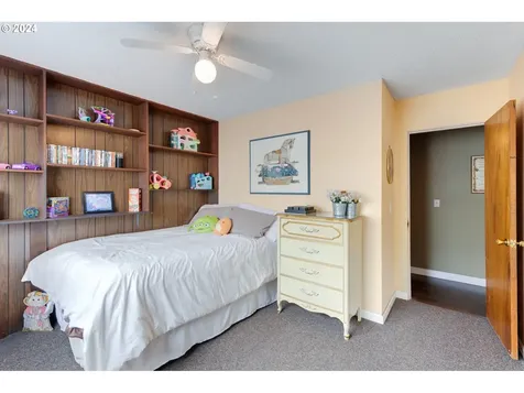 1208 S 8th Avenue Kelso WA 98626