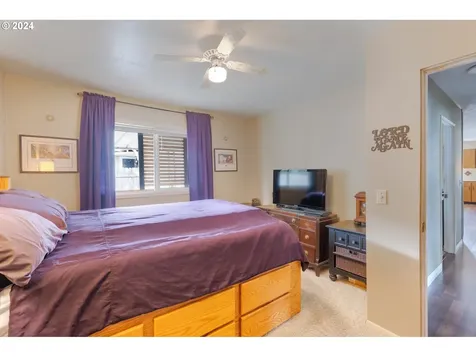 1208 S 8th Avenue Kelso WA 98626