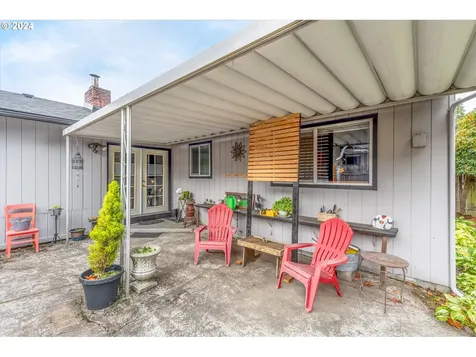 1208 S 8th Avenue Kelso WA 98626