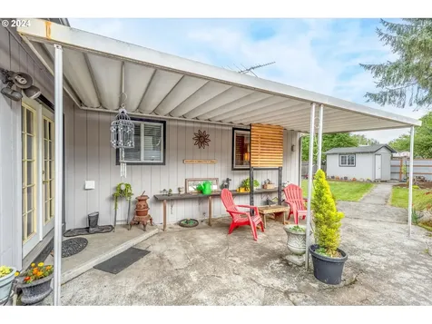 1208 S 8th Avenue Kelso WA 98626