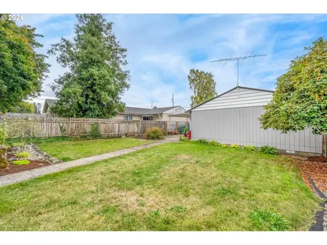 1208 S 8th Avenue Kelso WA 98626