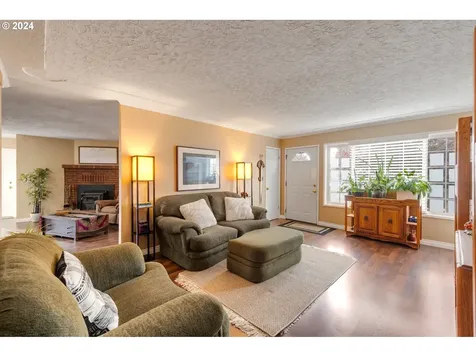 1208 S 8th Avenue Kelso WA 98626