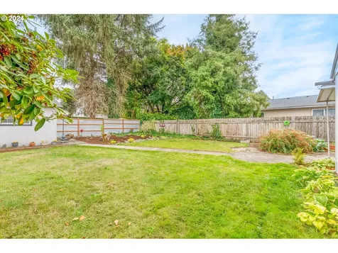 1208 S 8th Avenue Kelso WA 98626
