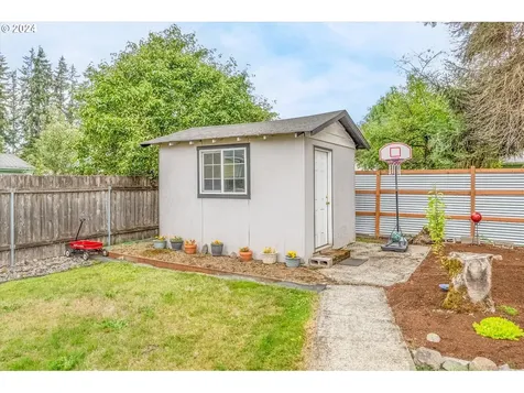 1208 S 8th Avenue Kelso WA 98626