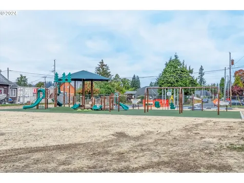 1208 S 8th Avenue Kelso WA 98626
