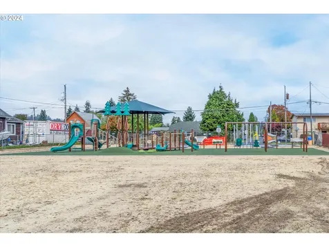 1208 S 8th Avenue Kelso WA 98626