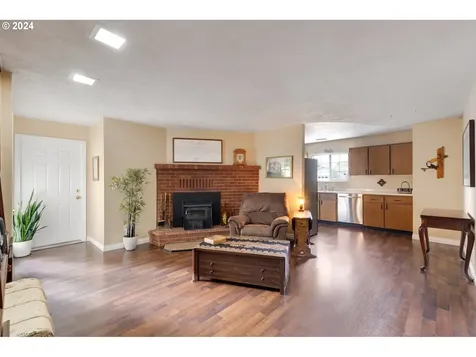1208 S 8th Avenue Kelso WA 98626