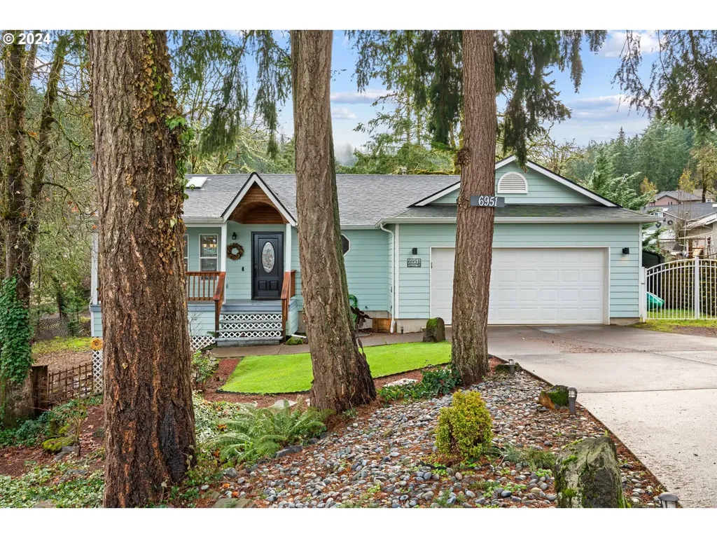 6951 Glacier Drive Springfield OR 97478