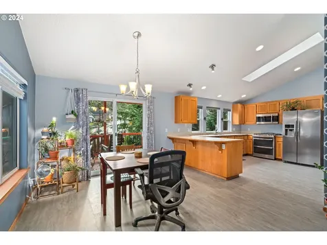 6951 Glacier Drive Springfield OR 97478