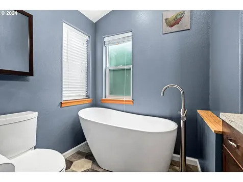 6951 Glacier Drive Springfield OR 97478