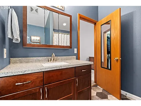 6951 Glacier Drive Springfield OR 97478